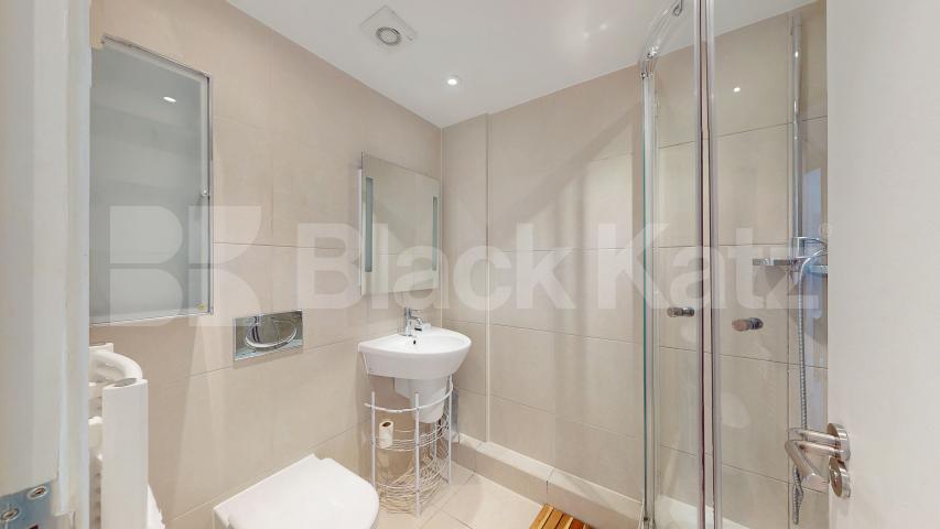 Bright & Spacious 2 Bed Apartment Moments from King’s Cross York Way, Holloway